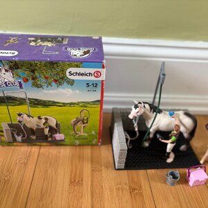 Schleich Horse Club 42104 Wash Area with Horse + Figure